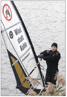 Ingo_Wettstein_Surfen-mit-Botschaft.JPG